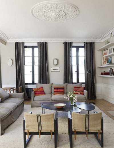 Moulures, lin gris et anthracite, par Fabienne Boé de Pirey, Architecte d'intérieur UFDI à Paris 75