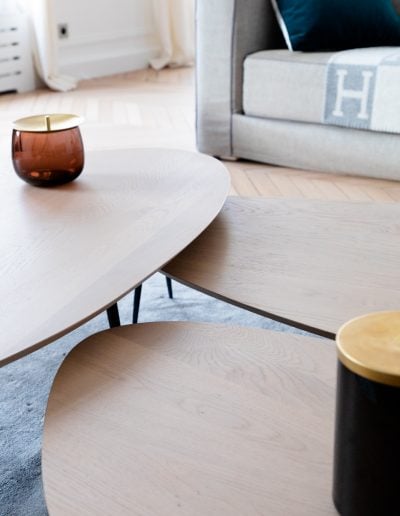 Tables basses en bois forme galet, par Fabienne Boé de Pirey, Architecte d'intérieur UFDI à Paris 75